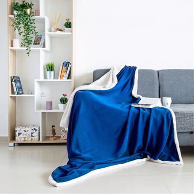 שמיכה ממותגת דגם טרנקיל צבע כחול